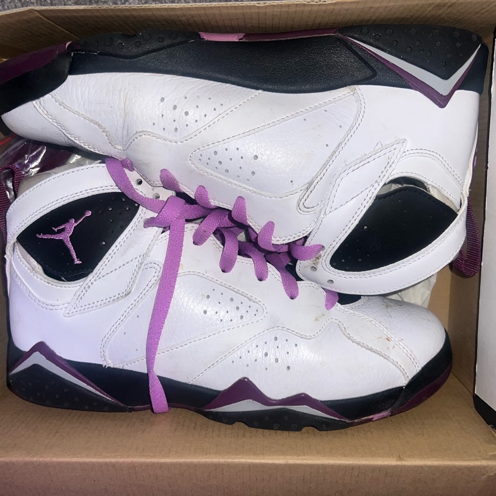 Jordan 7 Retro
Fuchsia Glow